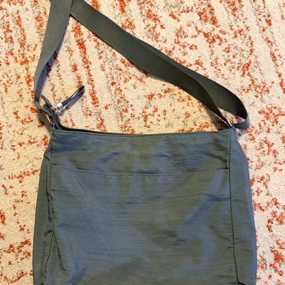 Baggallini Green Crossbody Bag - Picture 2 of 7